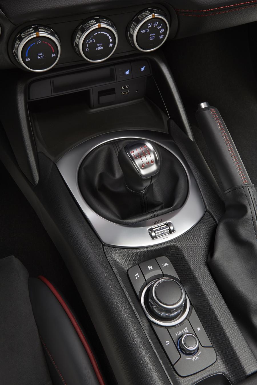 Детали интерьера Fiat 124 Spider Elaborazione Abarth (348) 2016 года  (NA) (фото 21 из 40)